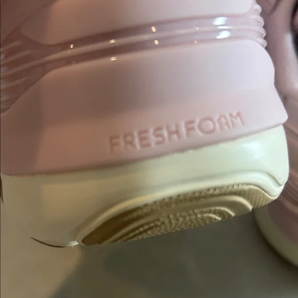 New Balance Women's 
Rare Color Neutral Ballerina 🩰 Pink - Picture 5 of 7